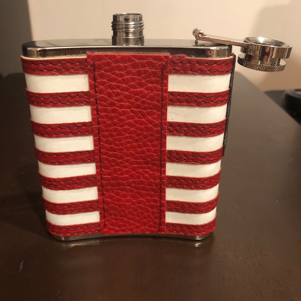 Flask - Picture 2 of 4